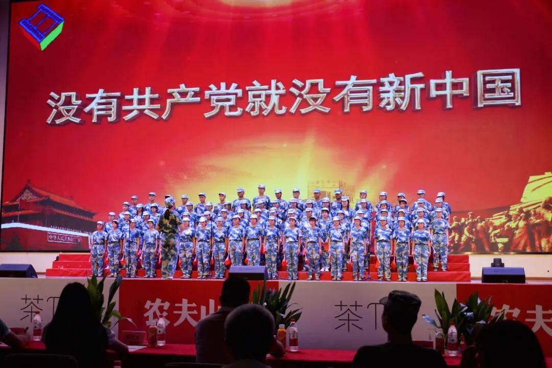 品酒第二步:摇晃酒杯的奥秘